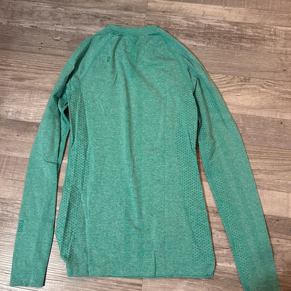 Figs Women's Long Sleeve Top Scrubs - Picture 2 of 4